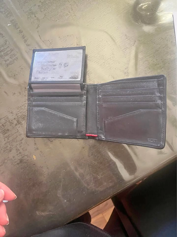 Tumi Men's Bifold Wallet cash & pick up only