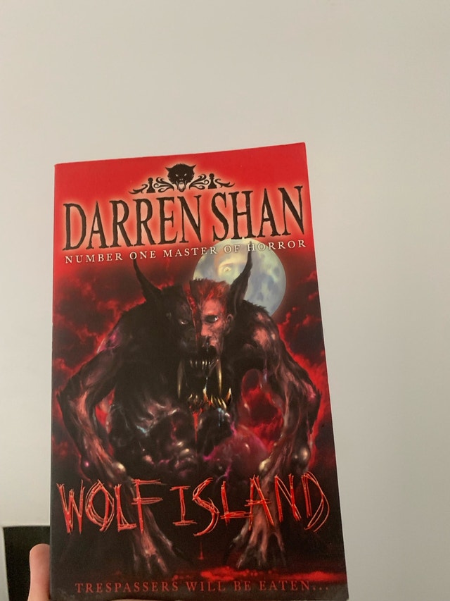 Darren Shan's Wolf Island book
