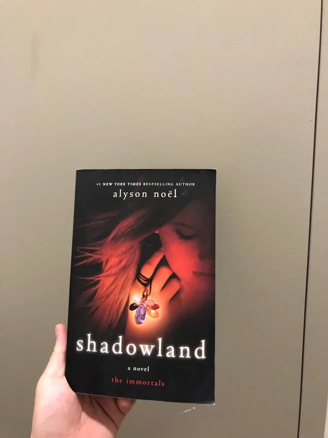 Shadowland: The Immortals book by Alyson Noël