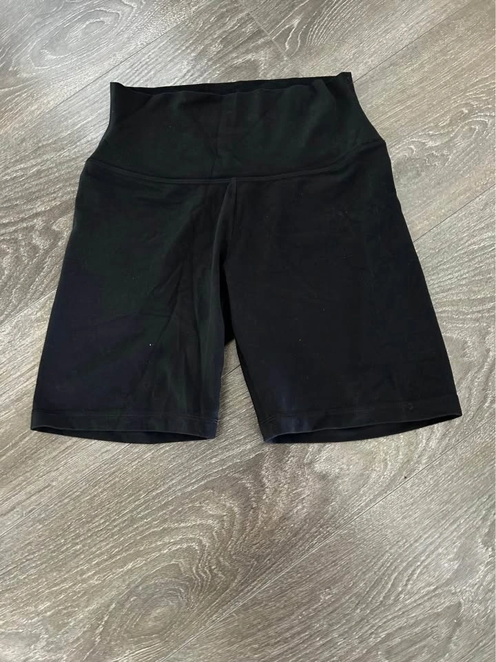 Aritzia Golden Biker Shorts Size 8 - photo 3