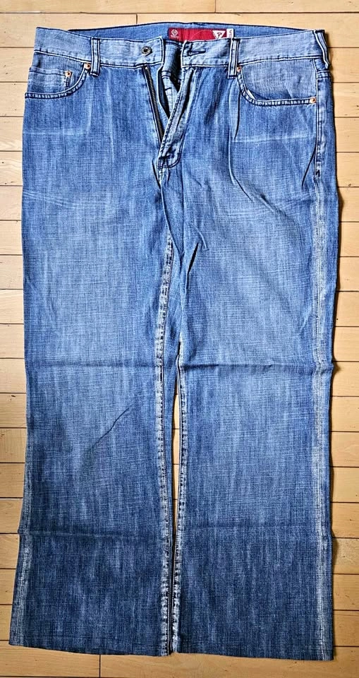 Vintage GUESS Jeans USA Wide Leg / Bootcut Denim - Size 33