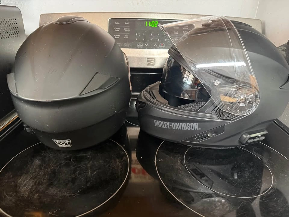 Harley Davidson SENA Modular helmets ($250 each) - photo 3