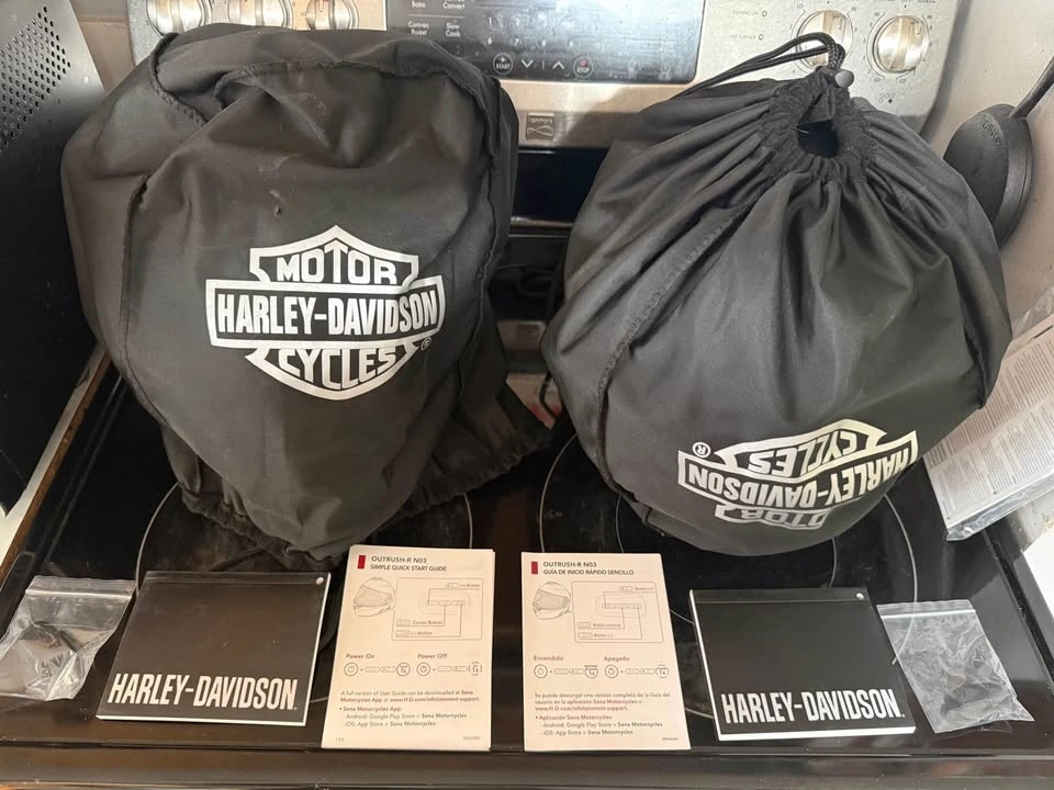 Harley Davidson SENA Modular helmets ($250 each) - photo 4