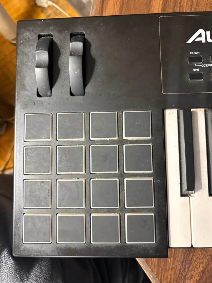 Alesis VI49 MIDI Keyboard Controller - photo 2