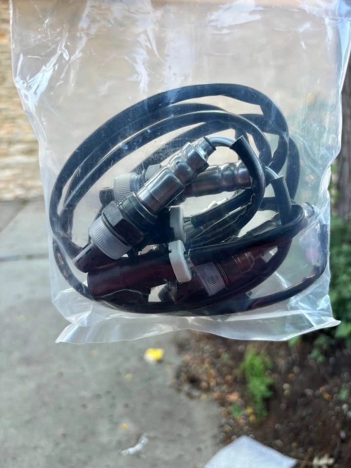 4 O2 sensors ford 2000-2008 e series - photo 3