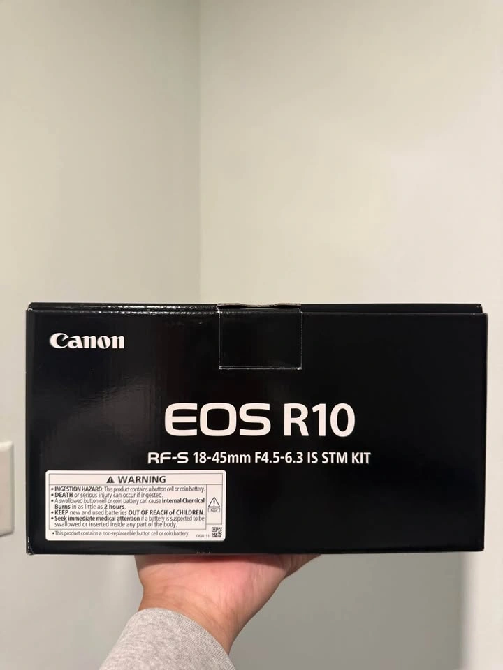 Canon EOS R10 with RF-S 18-45mm F4.5-6.3 IS STM Kit