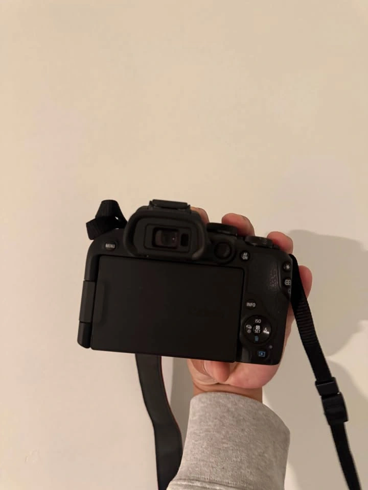 Canon EOS R10 with RF-S 18-45mm F4.5-6.3 IS STM Kit - photo 3