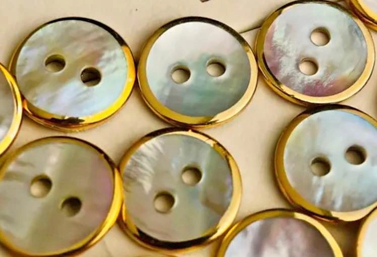 Mother of Pearl Buttons (10 pieces)