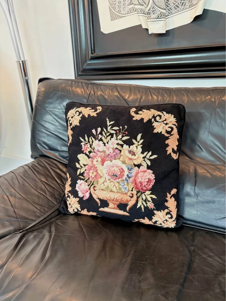 VINTAGE FLORAL NEEDLEPOINT PILLOW SET! - photo 3