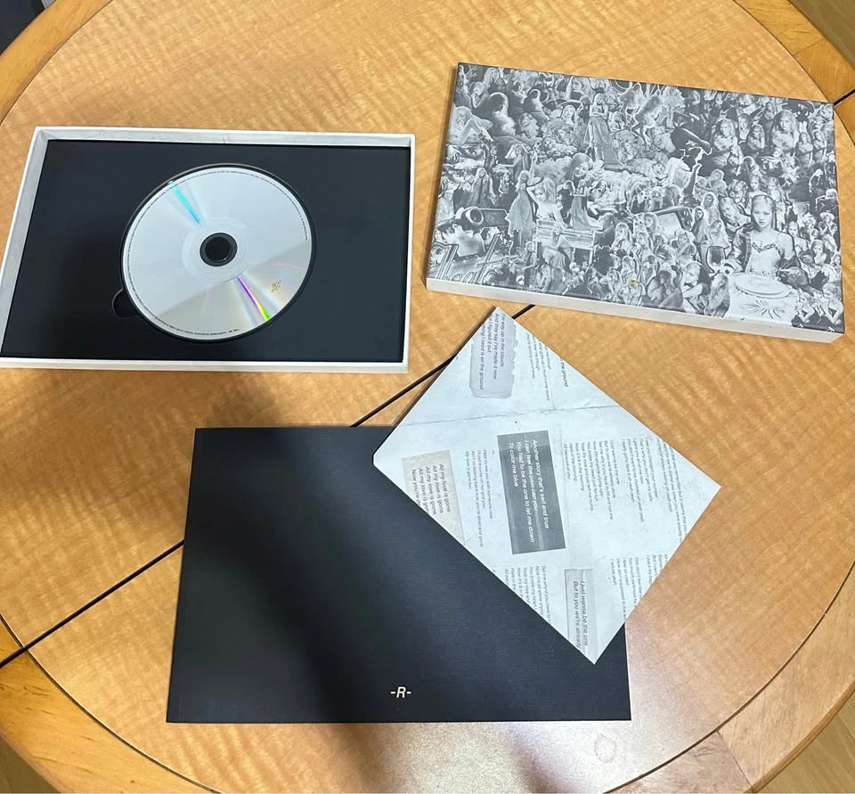 RÓSE -R- 1st Single Album - photo 2