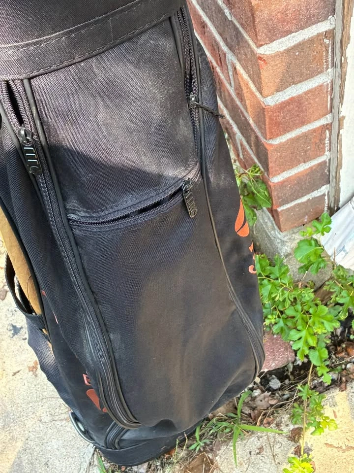 Vintage Taylor Made golf bag with left handed golf clubs - photo 3