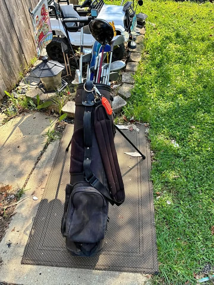 Vintage knight Standing Golf bag with various clubs
