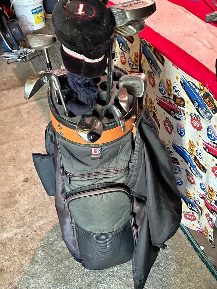 Bennington golf bag with clubs