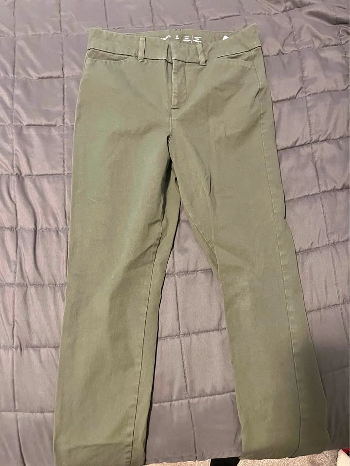 Brand New Old Navy Canvas Pants, Size 2 (Khaki Green)