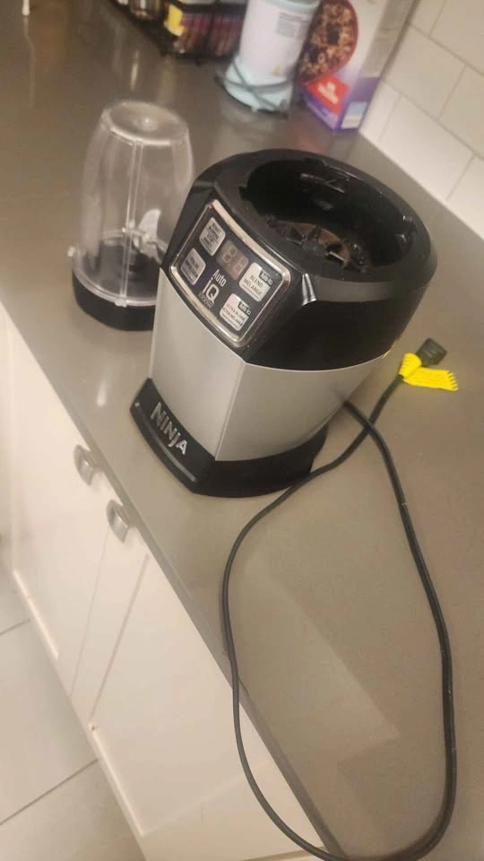 Ninja Auto-iQ Personal Blender – Excellent Condition - photo 2