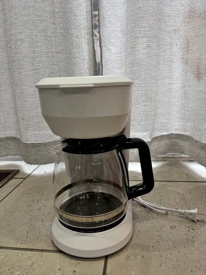 Mainstays 12-Cup Coffee Maker – Excellent Condition