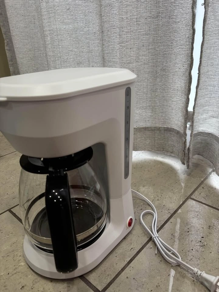 Mainstays 12-Cup Coffee Maker – Excellent Condition - photo 3