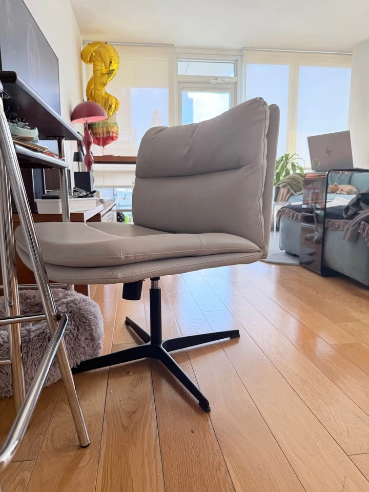 Criss cross desk chair