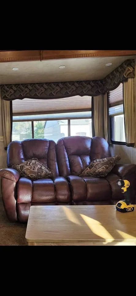 Leather Reclining loveseat - Burgundy