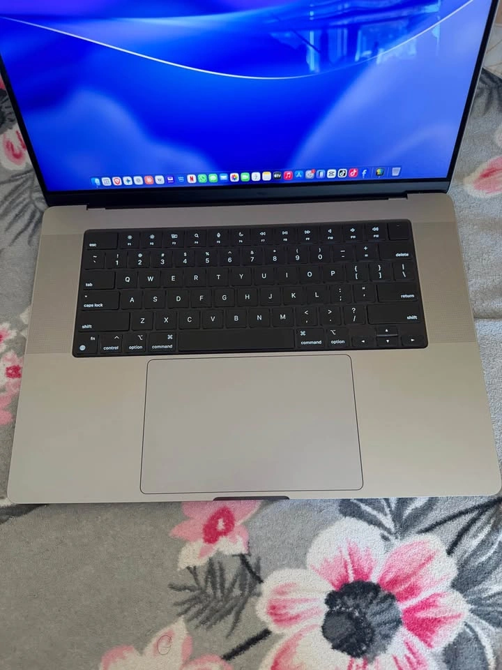 Apple MacBook Pro 16" M2 Pro (2023) - 16GB RAM / 512GB SSD - photo 2