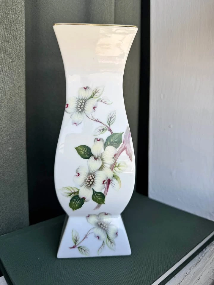 Vintage Heygill Ceramic Floral Vase – Dogwood Pattern