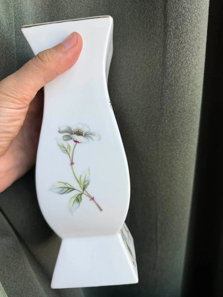 Vintage Heygill Ceramic Floral Vase – Dogwood Pattern - photo 4