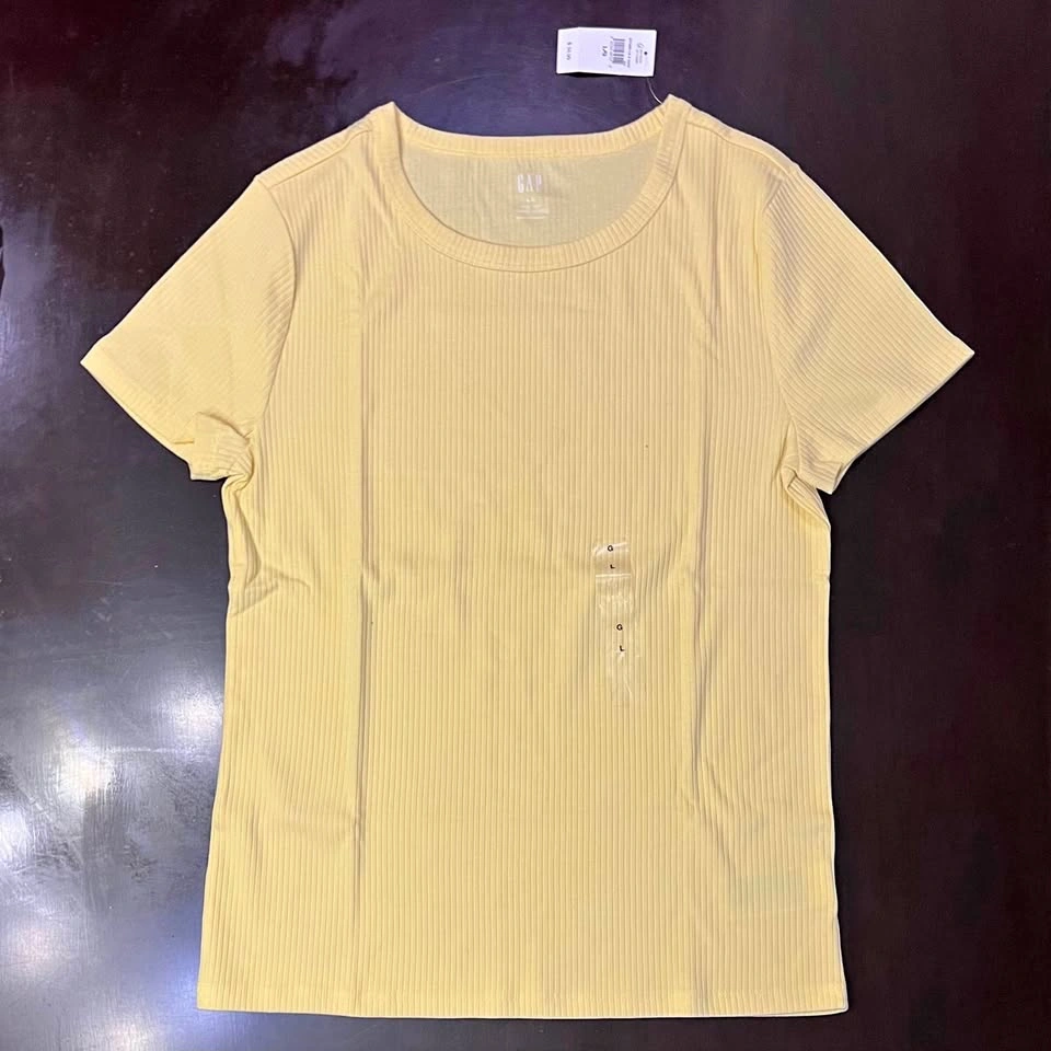 Gap Women’s T-Shirt size L / Brand New with tag
