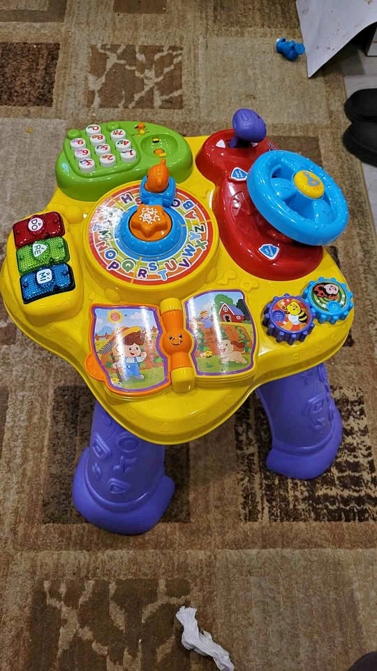 VTech Sit-to-Stand Learn and Discover Table