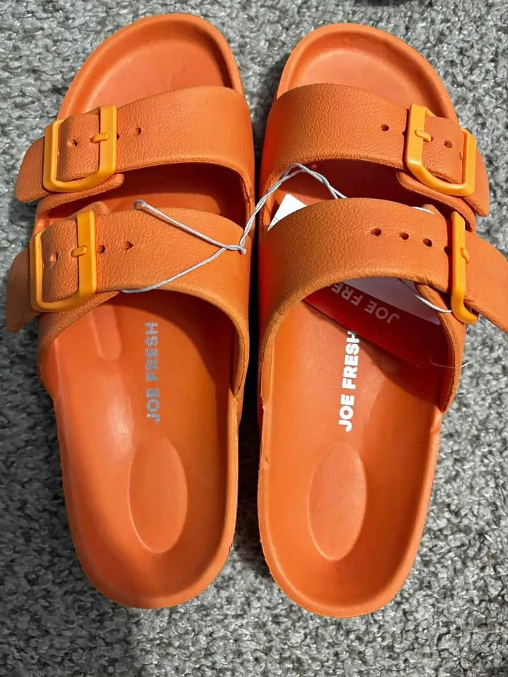 Size 3-4 Kids – Joe Fresh Sandals (2 Pairs Available) thumbnail