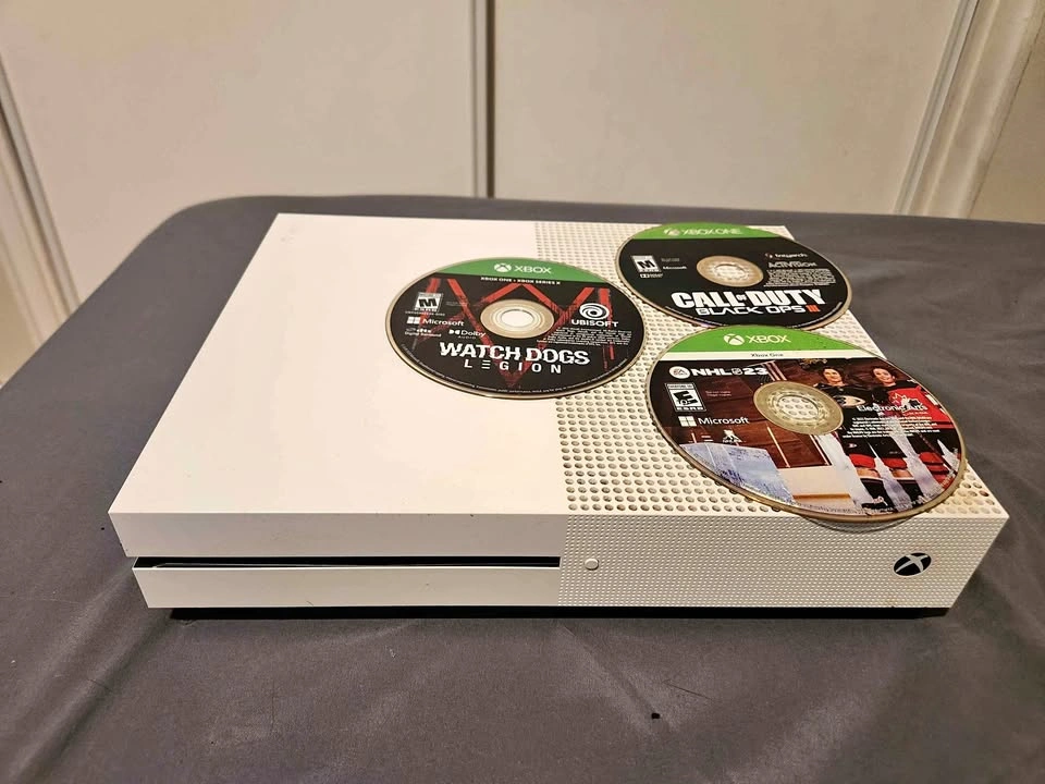 Xbox 1s 500gb + 3 games