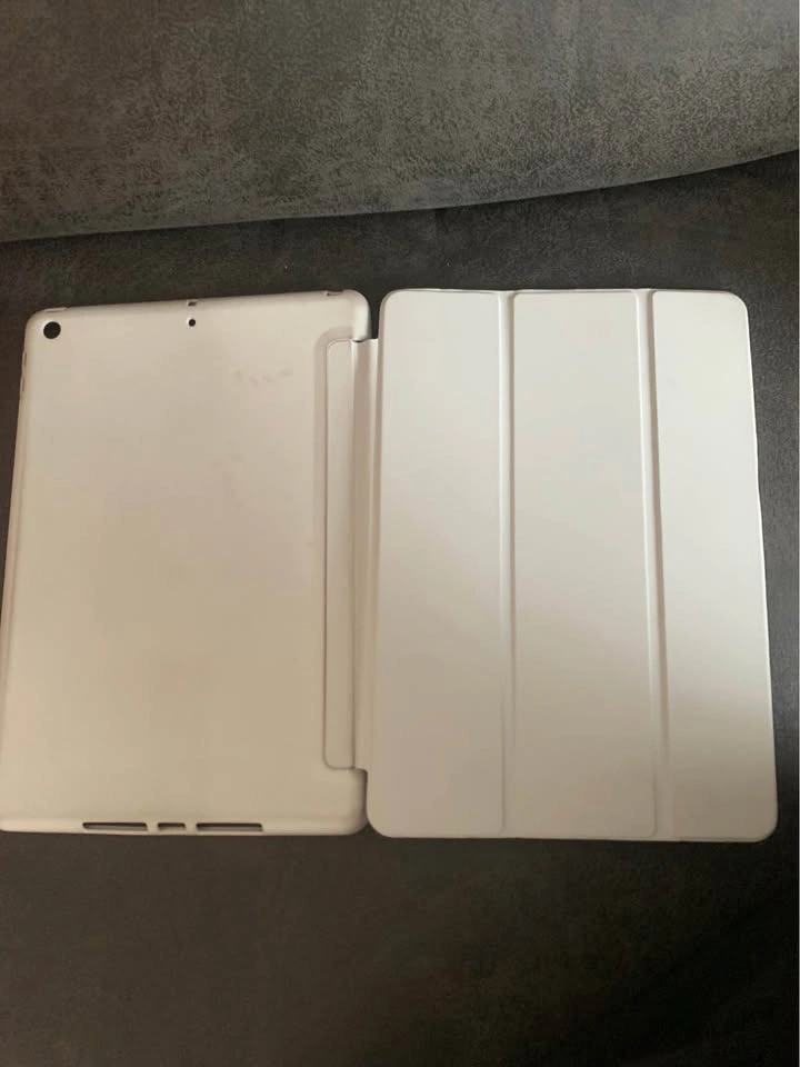 White iPad Smart Case - photo 2