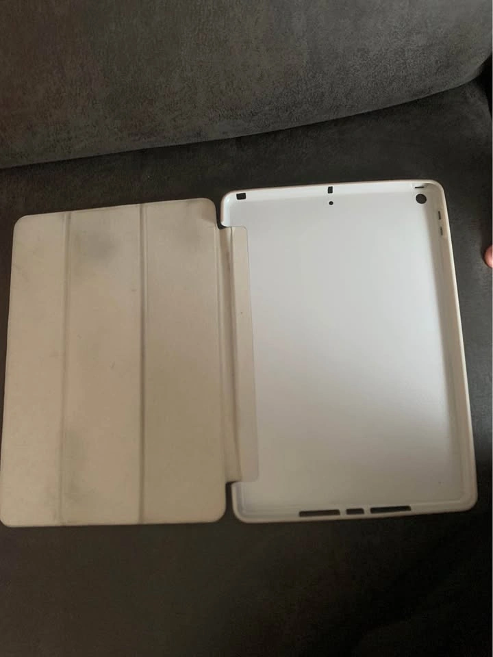 White iPad Smart Case - photo 3