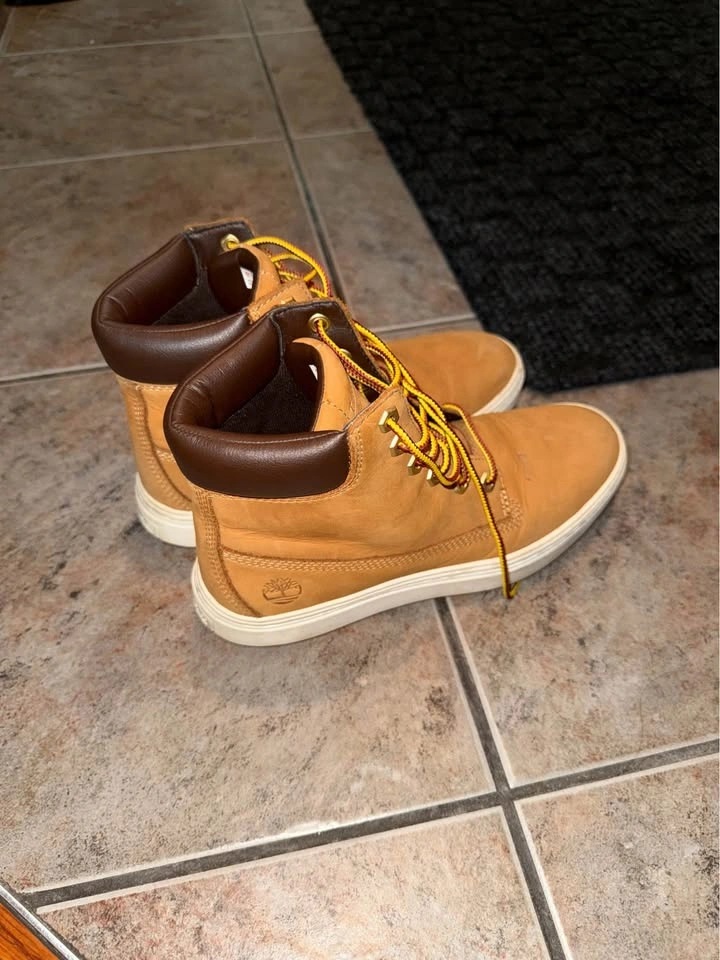 Timberland Women’s Brown Boots - photo 2