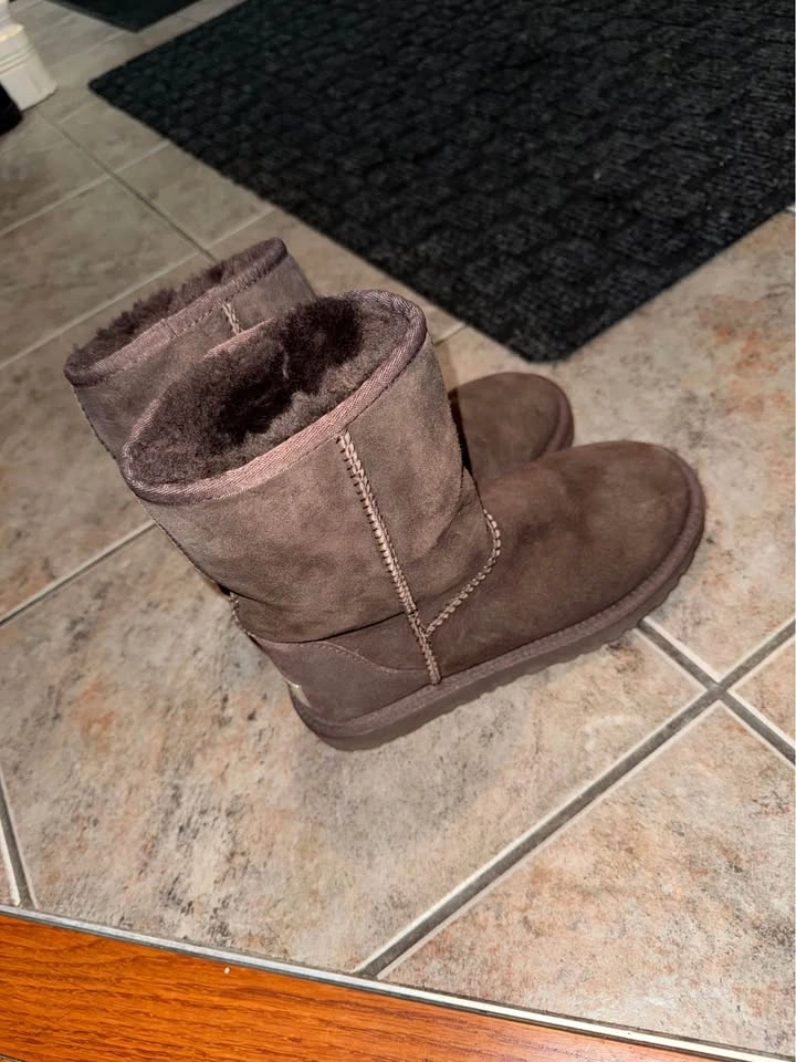 Women’s Brown Uggs Boots - photo 2