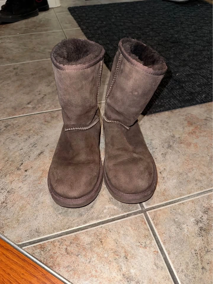 Women’s Brown Uggs Boots - photo 3
