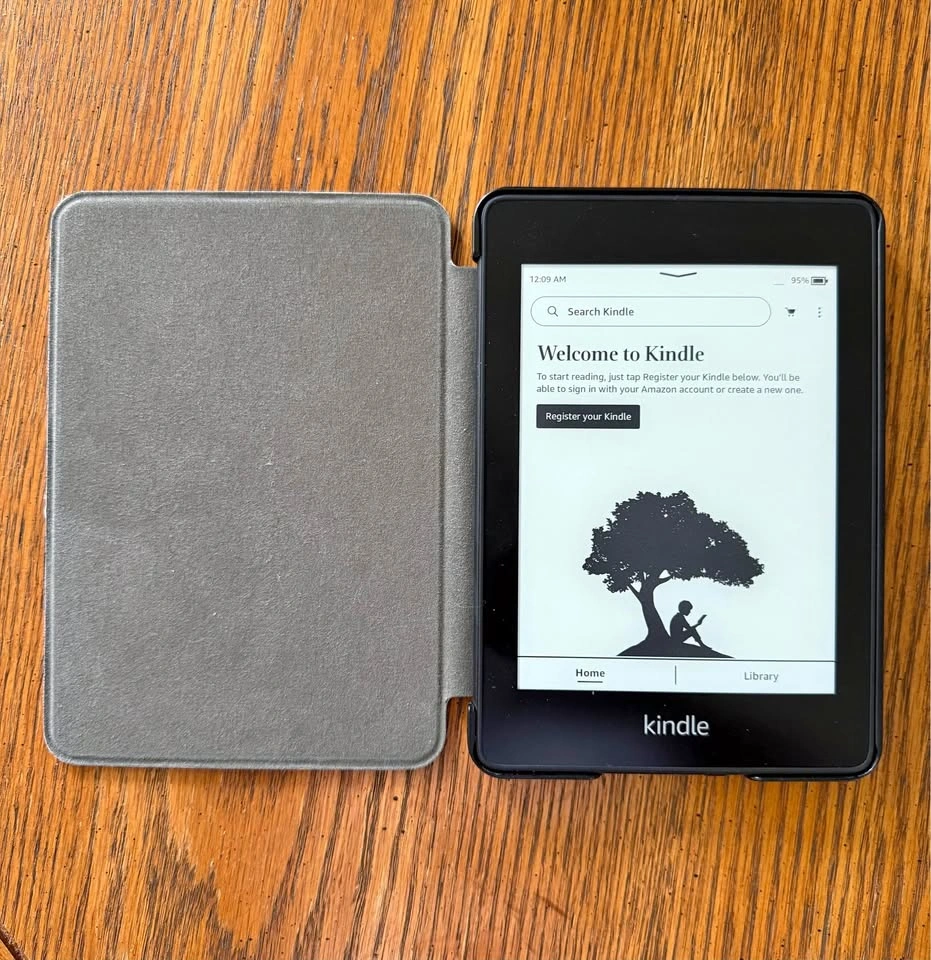 Kindle Paperwhite 10th Gen - 8GB (case is included)