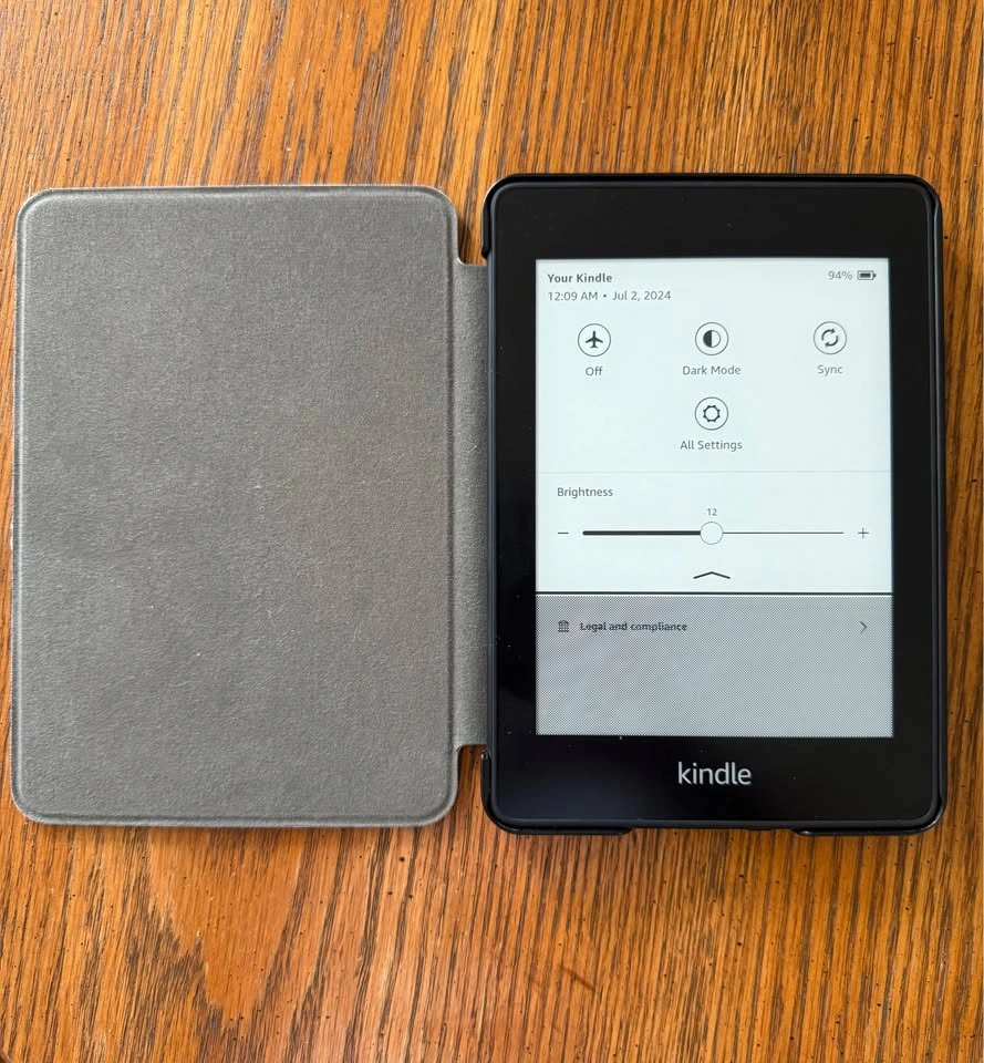 Kindle Paperwhite 10th Gen - 8GB (case is included) - photo 2