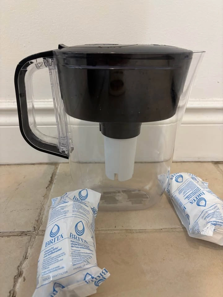 MOVING SALE Brita Water Filter Pitcher with 2 Replacement Filter - photo 2
