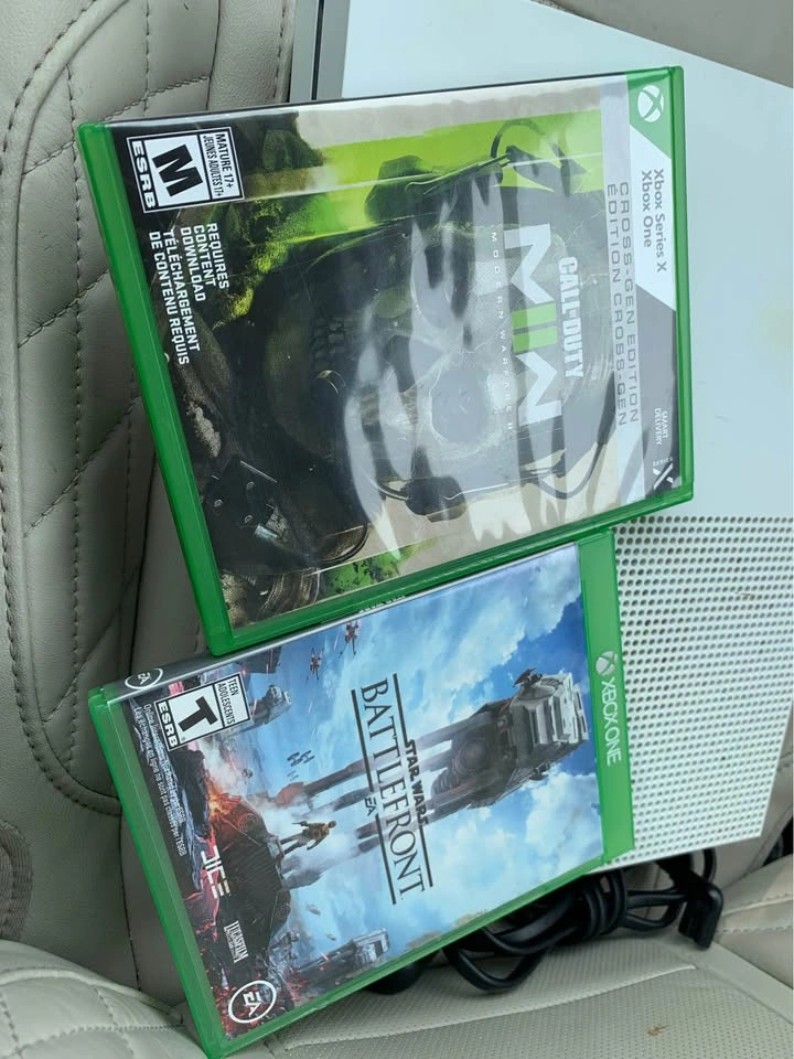 Xbox One S 1T with 2 games & power cord - photo 2