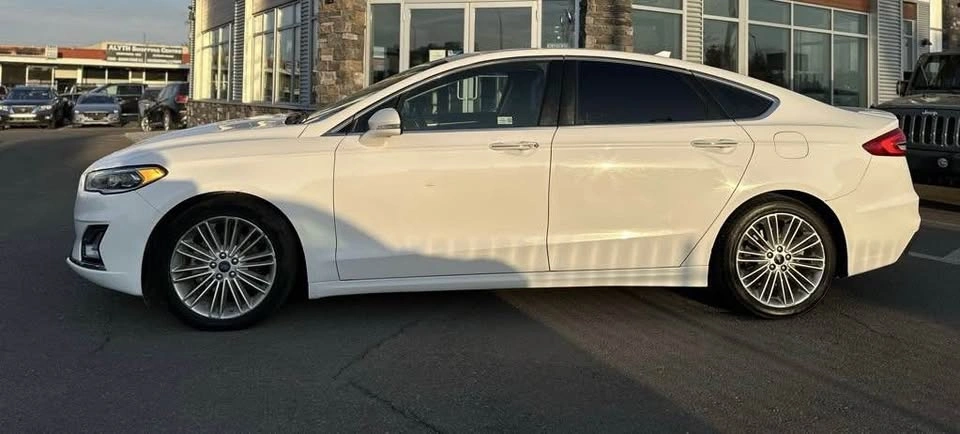2020 Ford Fusion Hybrid - photo 2