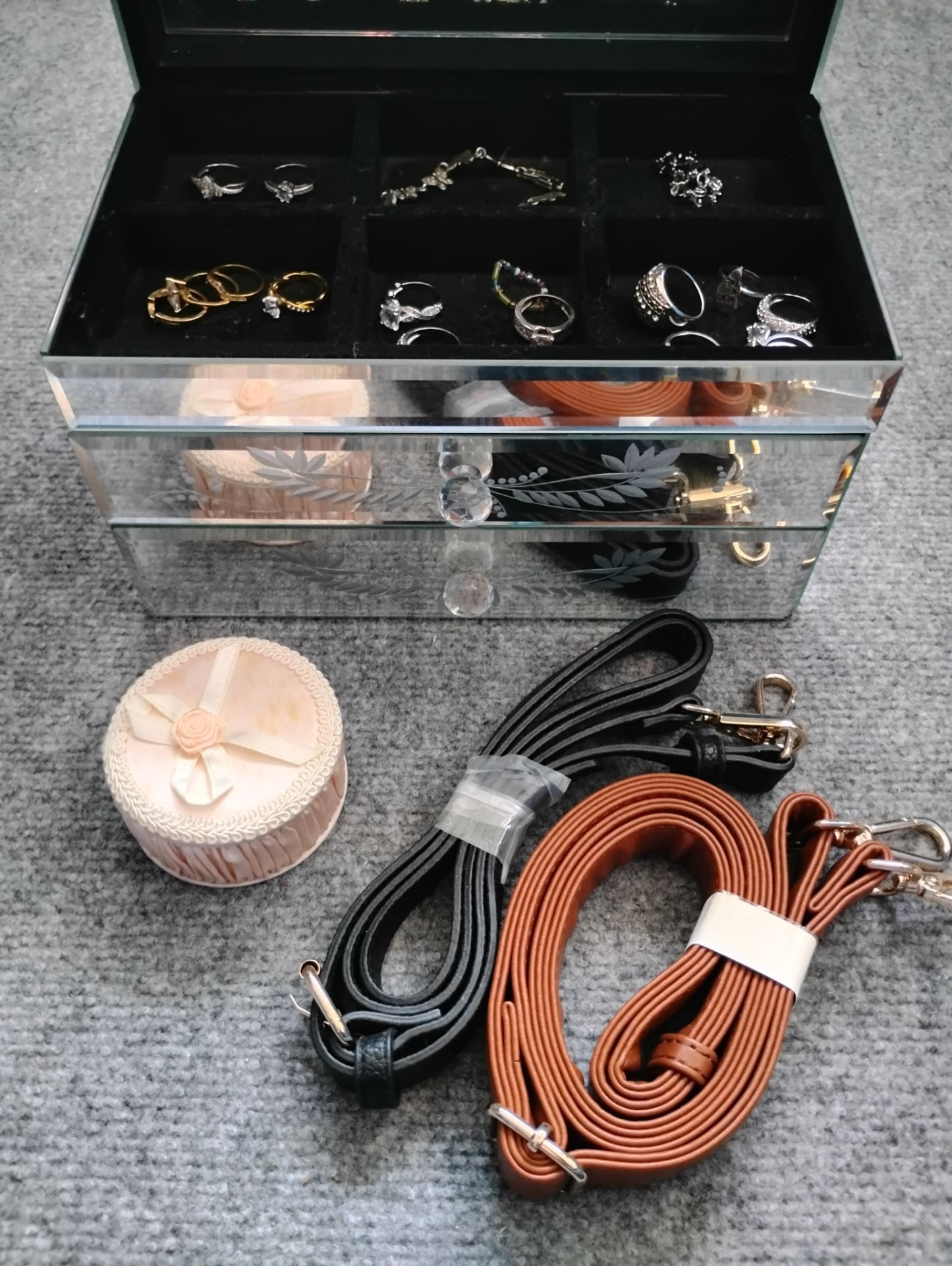 Jewelry box and jewelry - photo 4