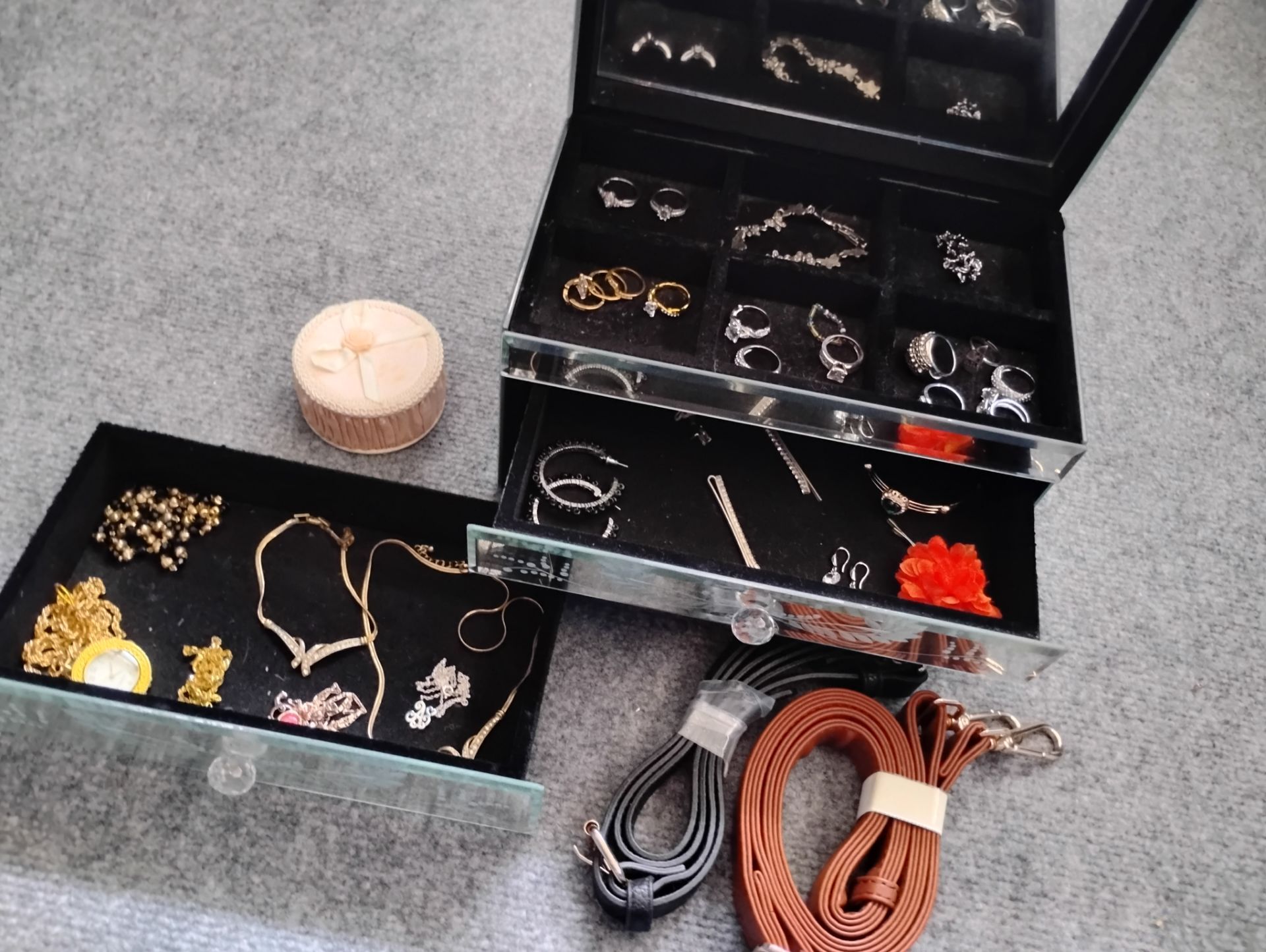 Jewelry box and jewelry - photo 5