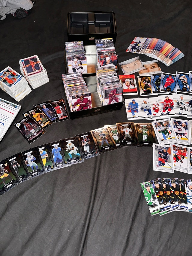 600+ sport cards selling for 30$ altogether - photo 2