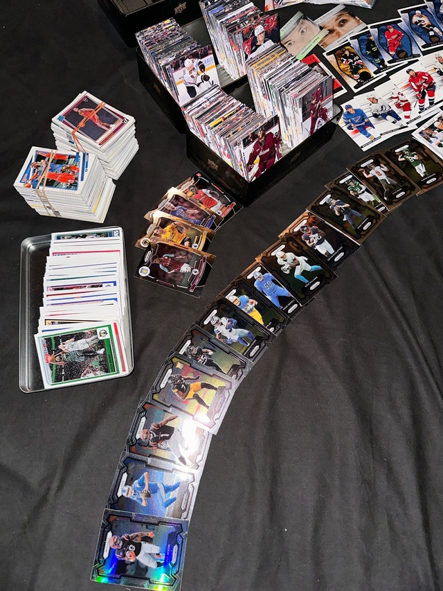 600+ sport cards selling for 30$ altogether - photo 3