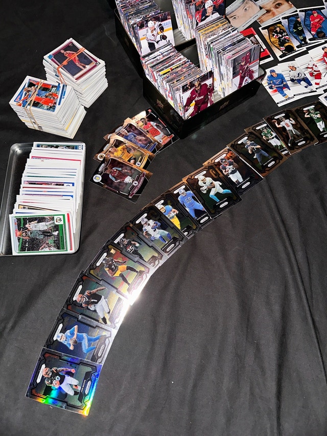 600+ sport cards selling for 30$ altogether - photo 4