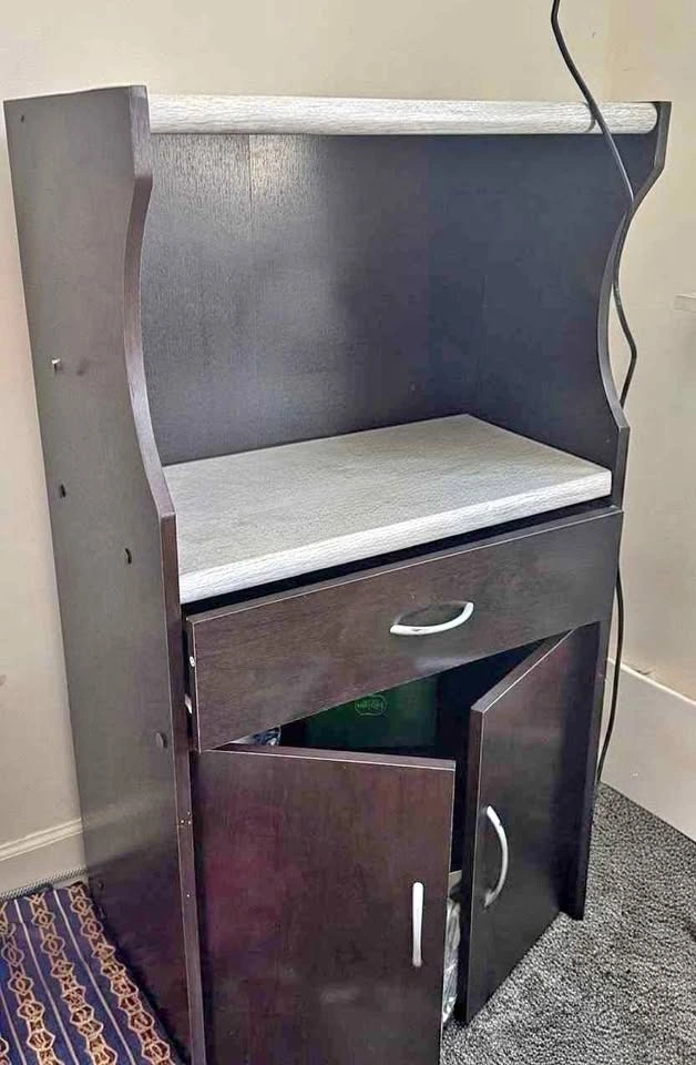 Kitchen appliance hutch