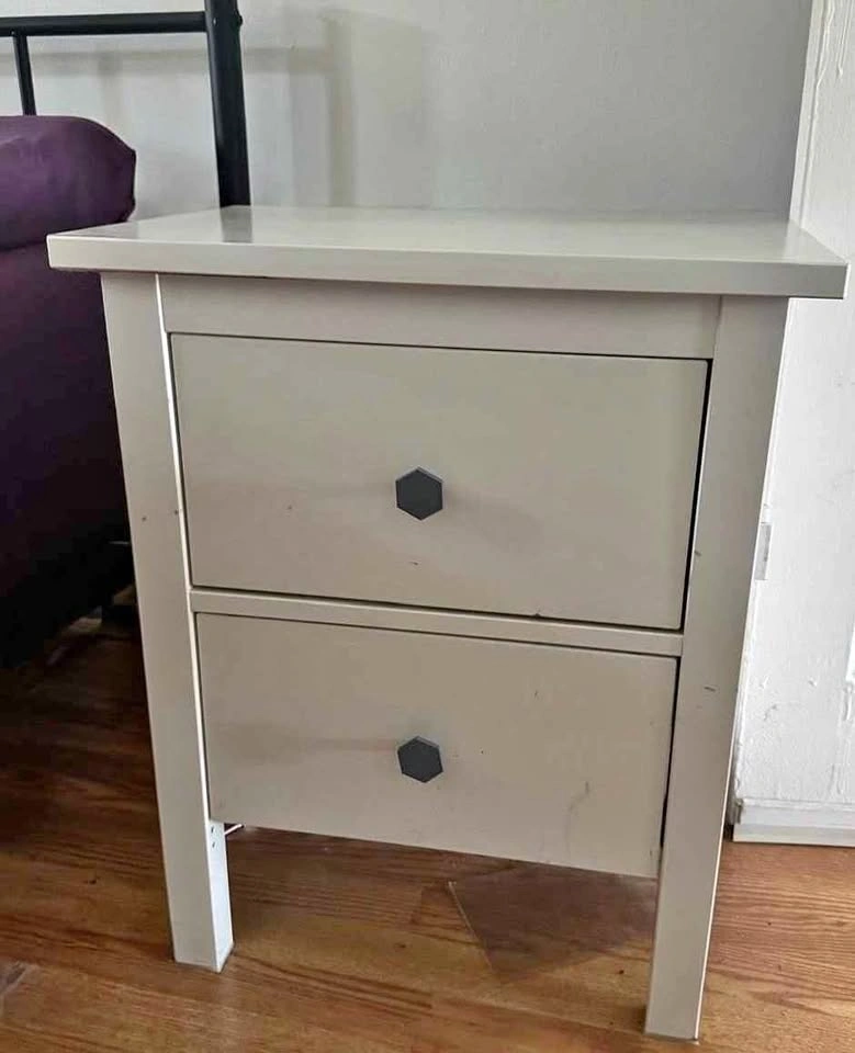 White night table/night chest