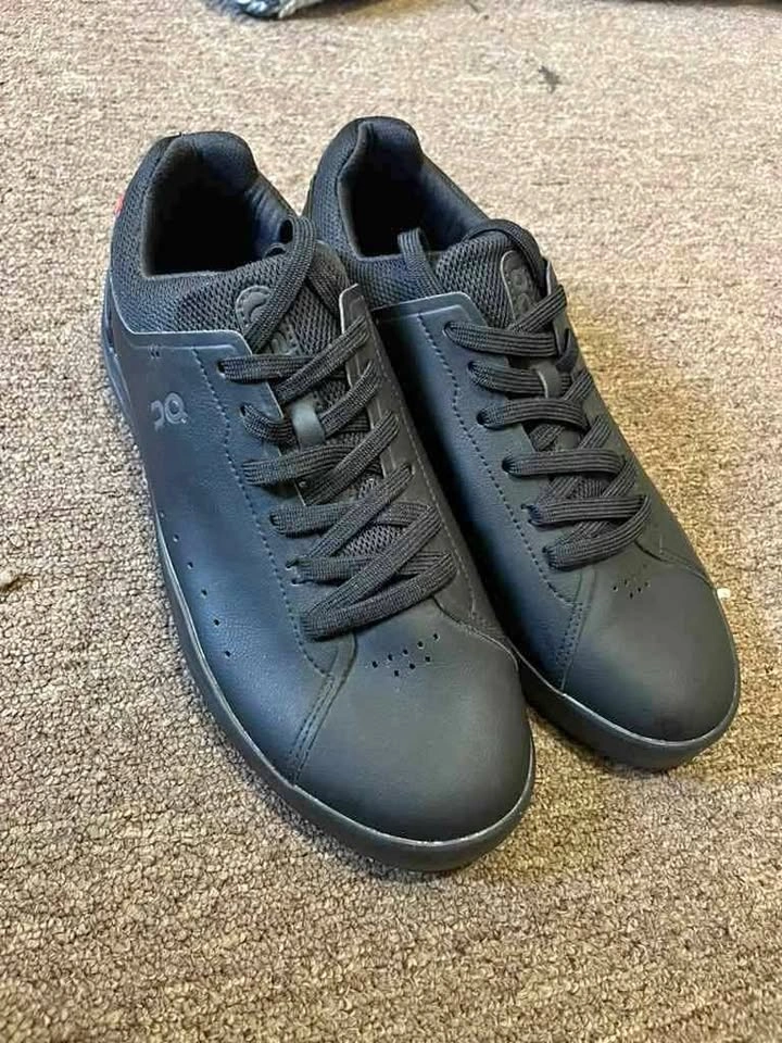 On Running The Roger Advantage 2 Women's Size 10 Men's 8.5