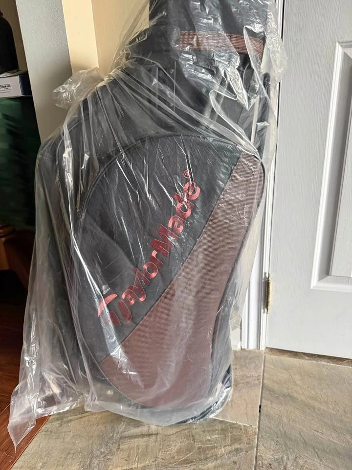 TaylorMade Golf Cart Bag (Brand New; Never Used)