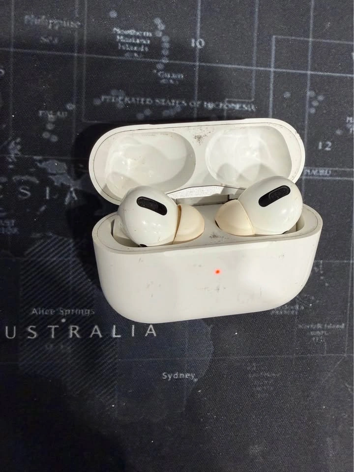Apple AirPods Pro 2nd Generation - photo 3